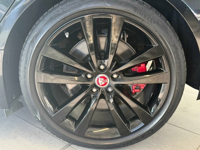 Jaguar XE 2.0 D200 R-dynamic S White #10