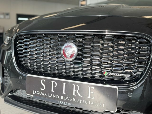 Jaguar XE D200 Mhev R-dynamic Black Black #5