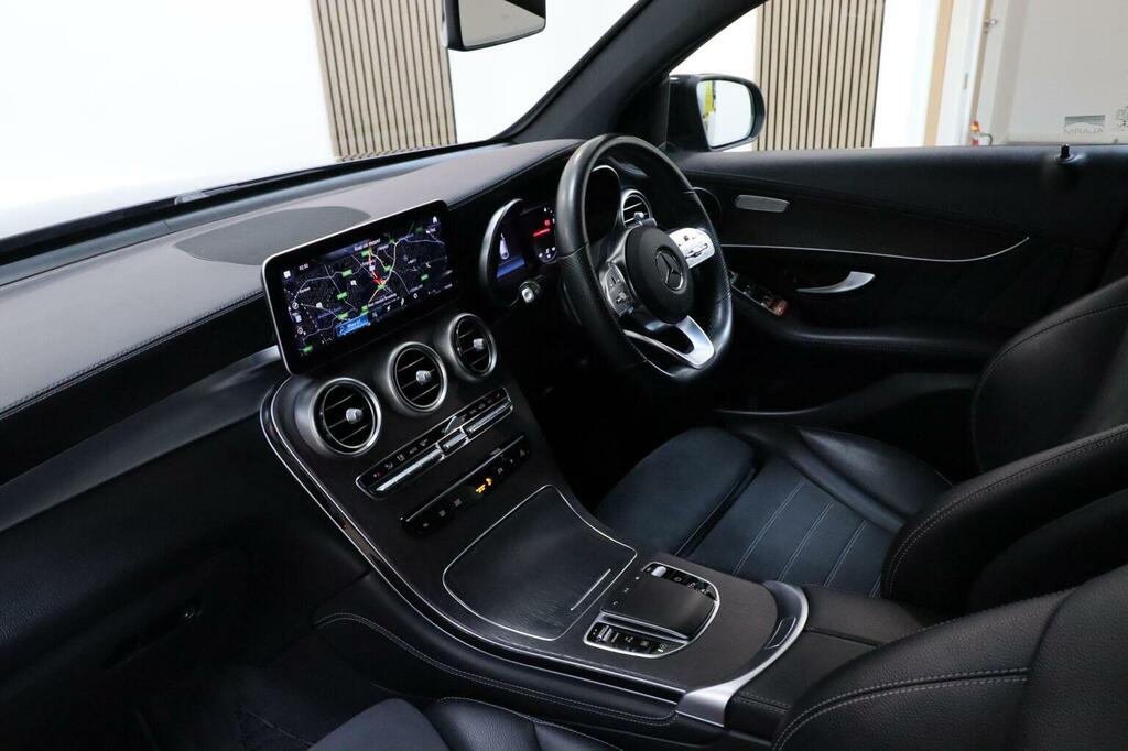 Mercedes-Benz GLC Class Glc 300 Amg Line Premium 4Matic Black #10