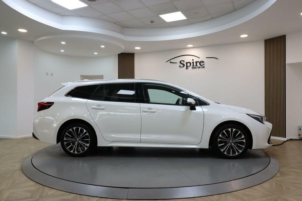 Toyota Corolla Estate 1.8 Vvt-h Design Touring Sports Cvt Euro 6 White #4