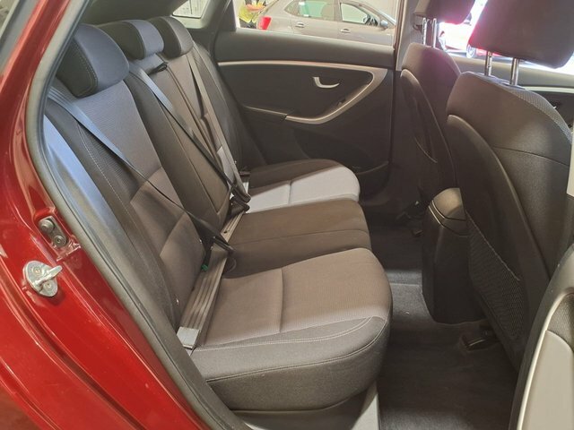 Hyundai I30 Crdi Blue Drive Se Red #5