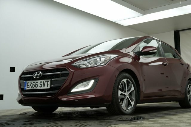 Hyundai I30 Crdi Blue Drive Se Red #4