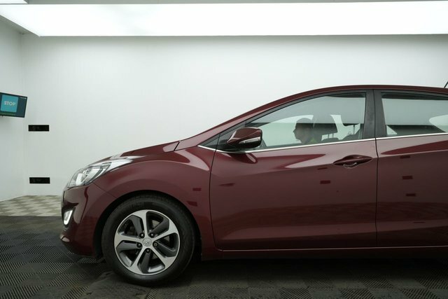 Hyundai I30 Crdi Blue Drive Se Red #6