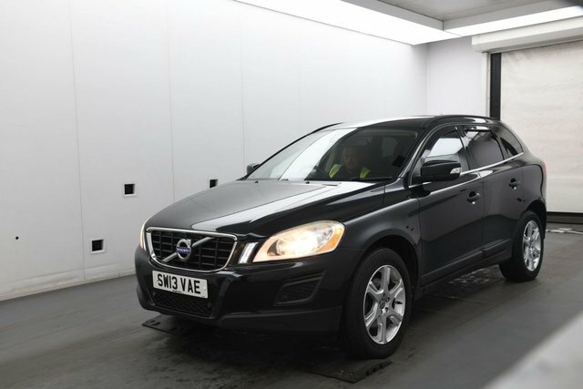 Volvo XC60 2.4 D5 R-design White #2