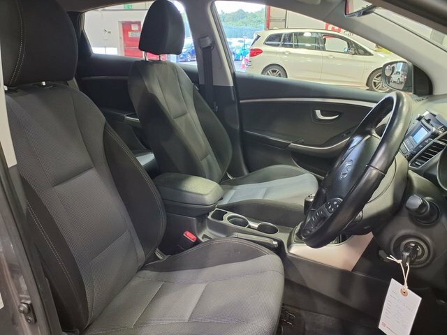 Hyundai I30 1.6 Crdi Active 201565 Black #8