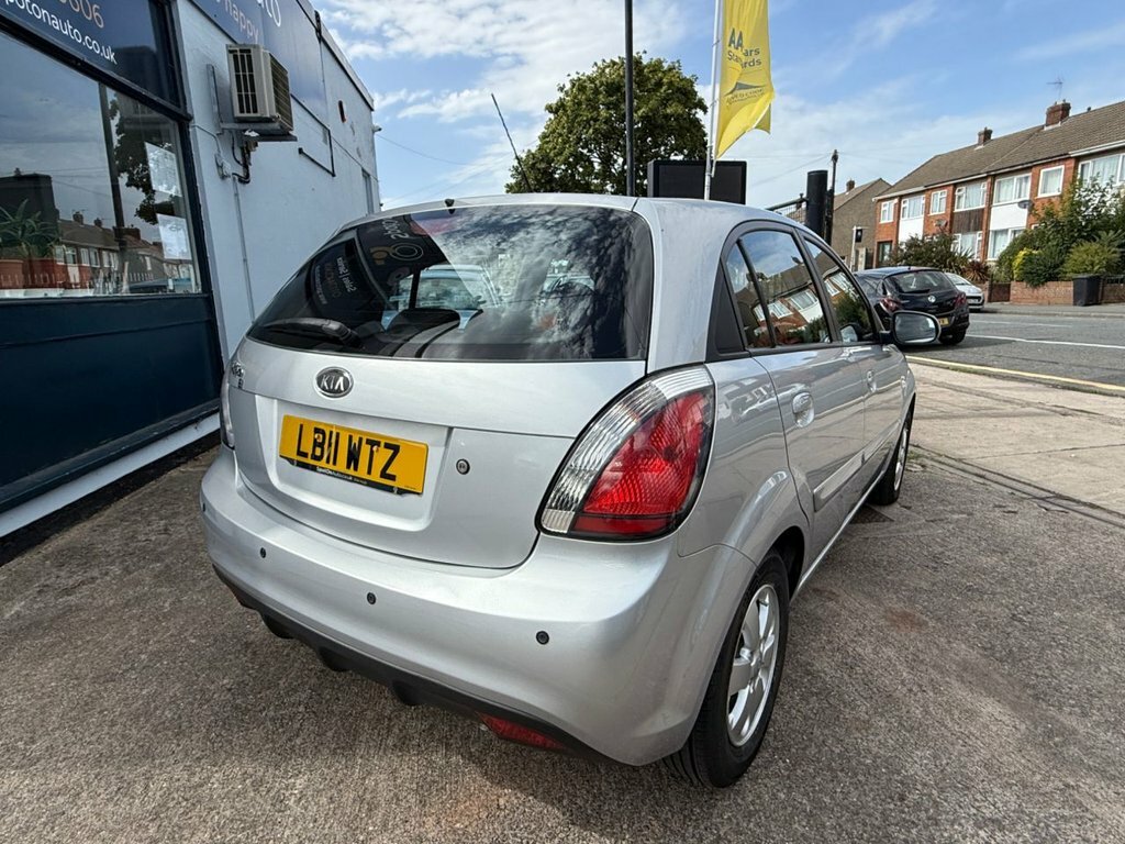 Kia RIO 2 Ipd Hatchback Silver #4