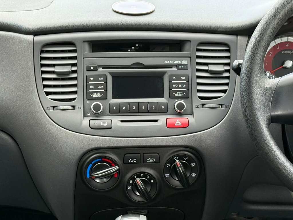 Kia RIO Hatchback 1.4 2 Ipd 201111 Silver #10
