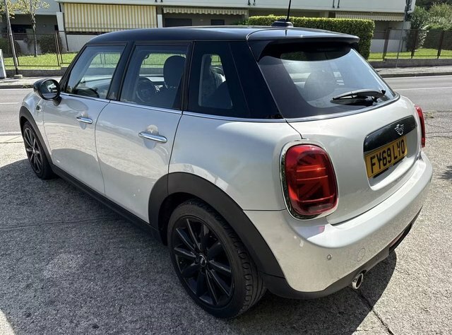 Mini Hatch 2019 1.5 Cooper Classic Hatchback Stept FY69LYO Silver #2