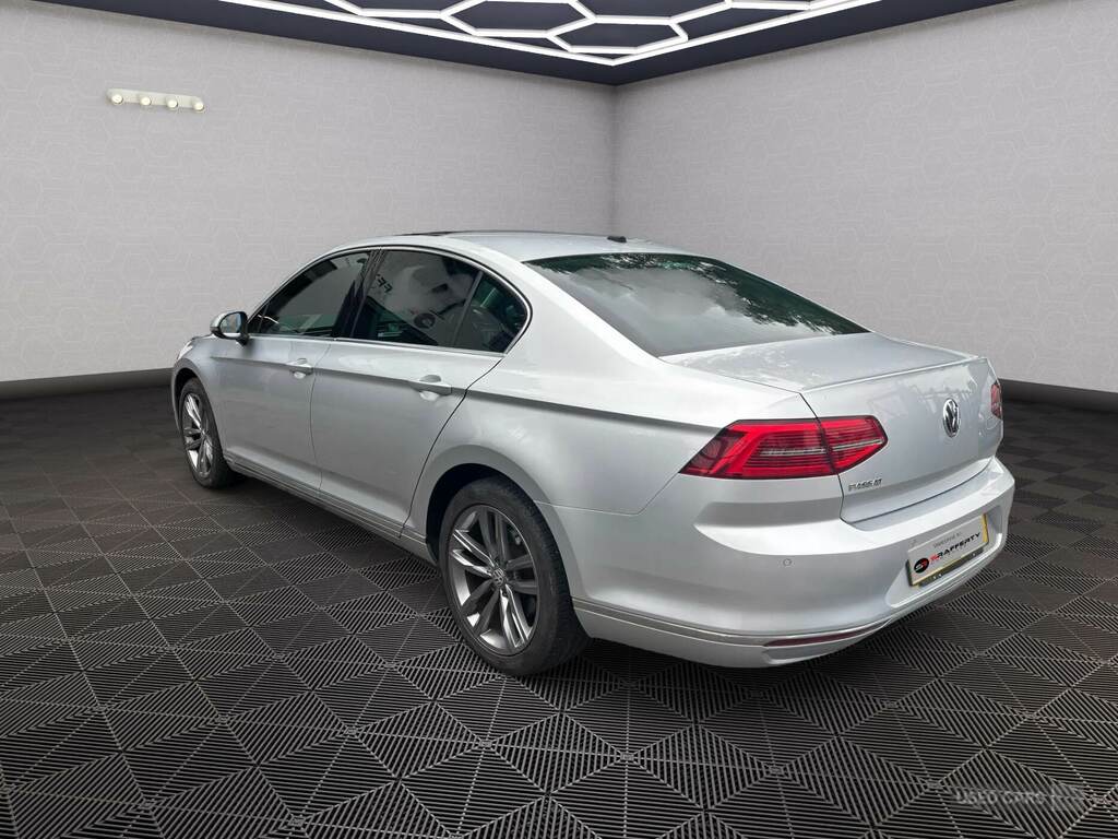 Volkswagen Passat 2.0 Tdi Gt Dsg Panoramic Roof 7 Speed Silver #3