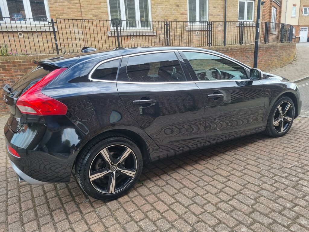 Volvo V40 Hatchback 2.0 R-design Pro T2 2019 GP19FRF Black #6