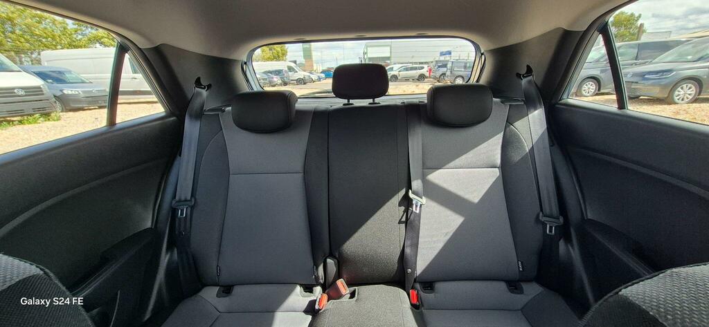 Hyundai I20 Active White #18