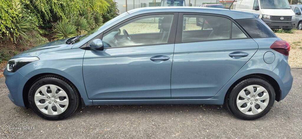 Hyundai I20 Active White #26