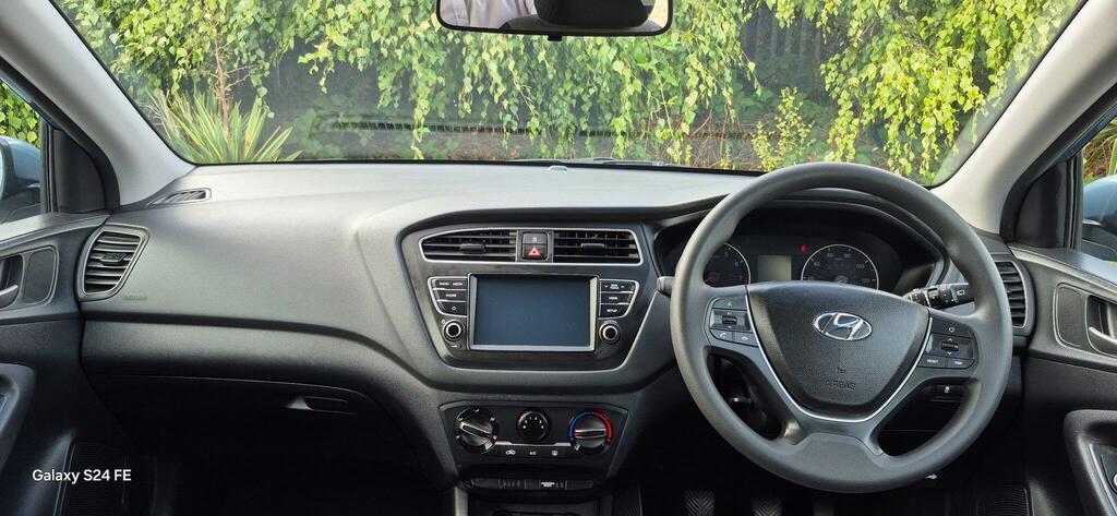 Hyundai I20 Active White #19