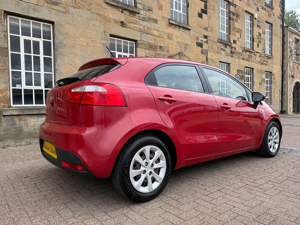 Kia RIO Hatchback Red #17