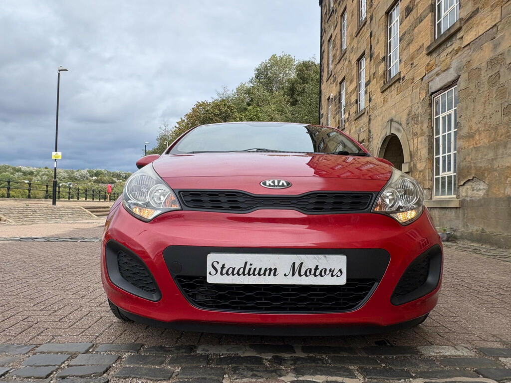 Kia RIO Hatchback Red #11
