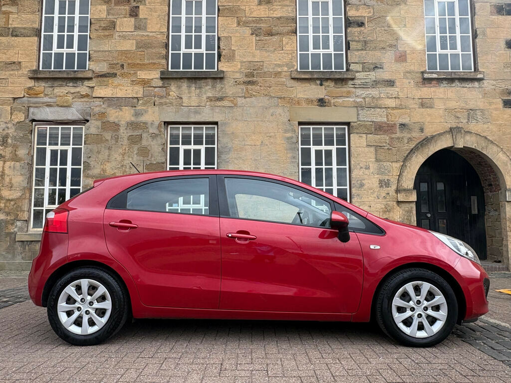 Kia RIO Hatchback Red #9