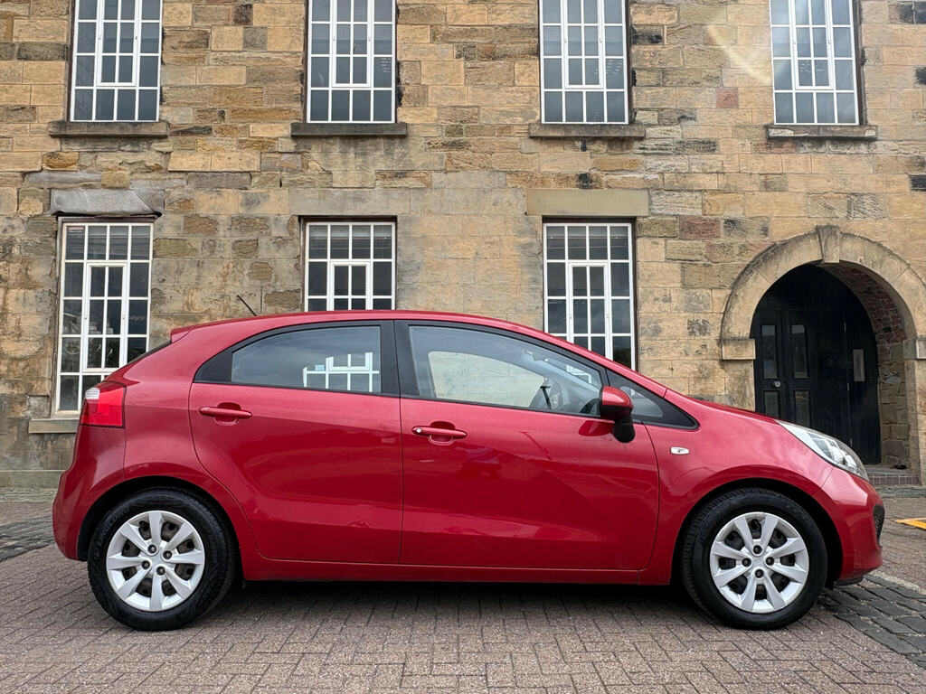 Kia RIO Hatchback Red #10