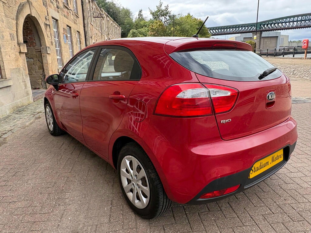 Kia RIO Hatchback Red #18
