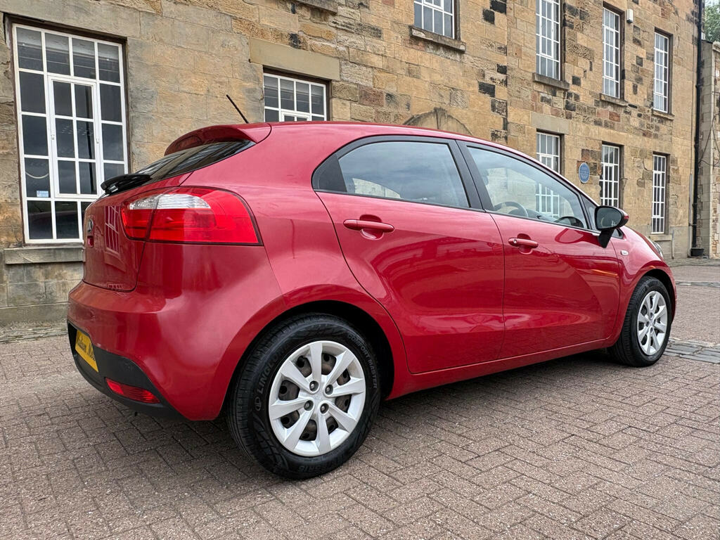 Kia RIO Hatchback Red #16