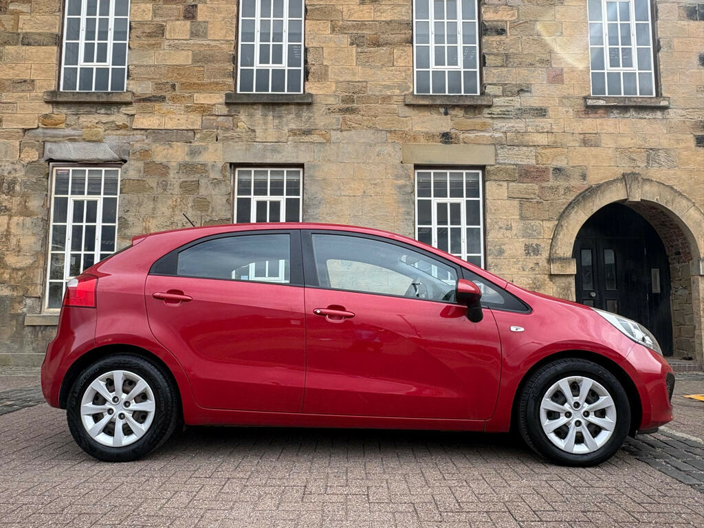 Kia RIO Hatchback Red #8