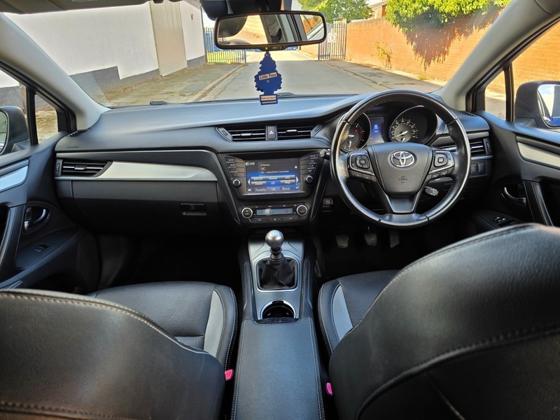Toyota Avensis Valvematic Active Black #11