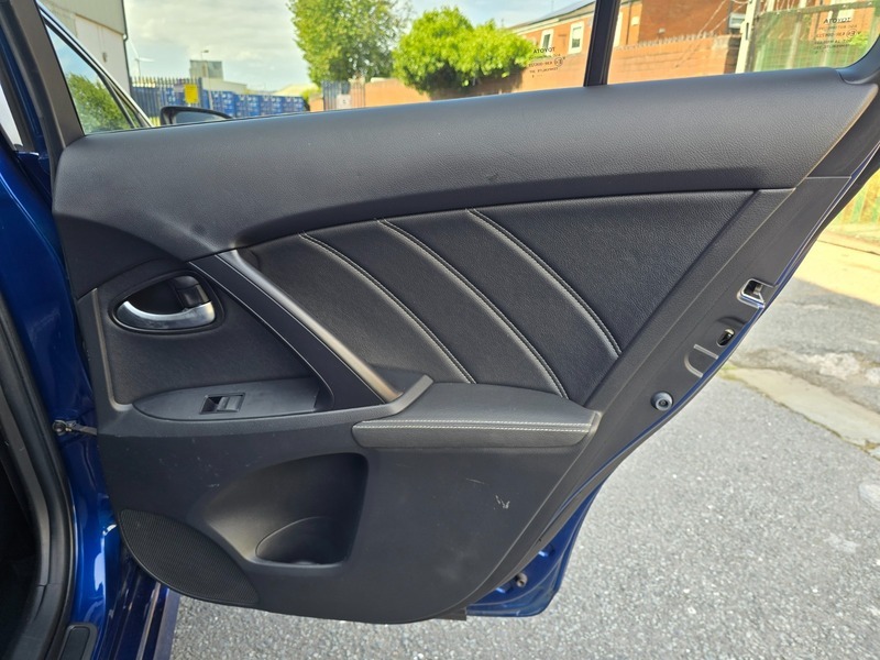 Toyota Avensis Valvematic Active Black #25