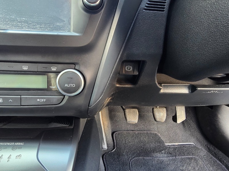 Toyota Avensis Valvematic Active Black #16