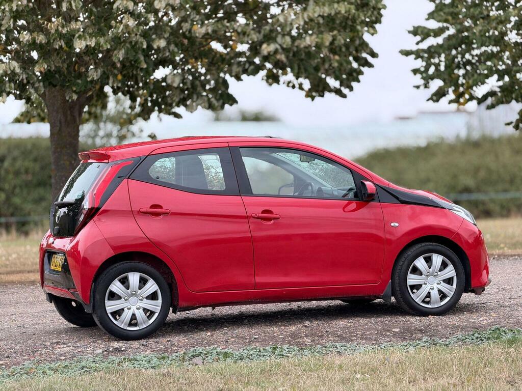 Toyota Aygo 1.0 Vvt-i X-play X-shift Euro 6 Red #4