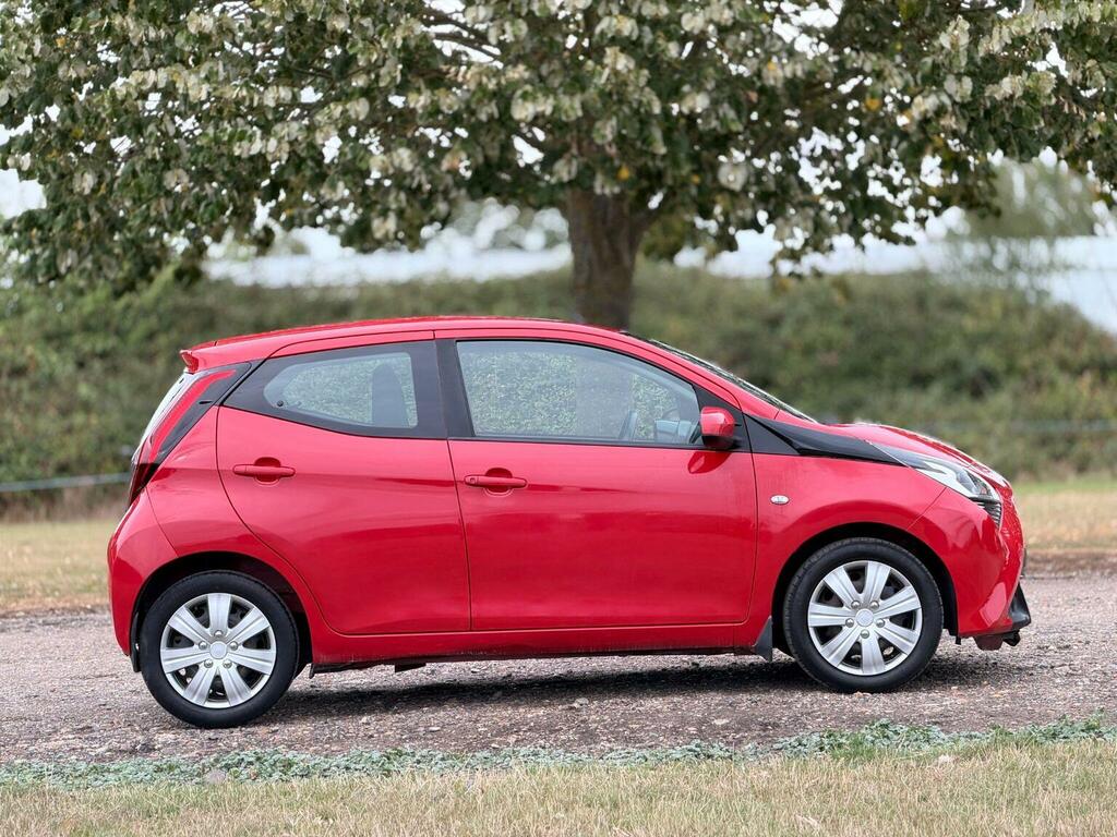 Toyota Aygo 1.0 Vvt-i X-play X-shift Euro 6 Red #3