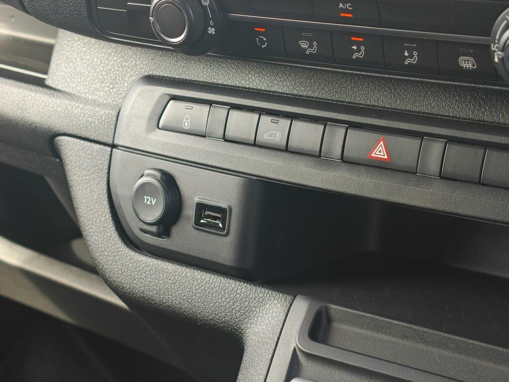 Vauxhall Vivaro Prime Black #16
