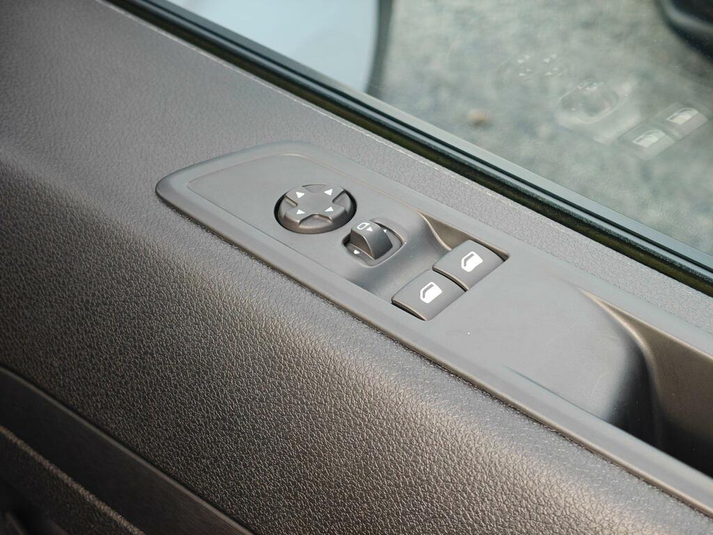 Vauxhall Vivaro Prime Black #15