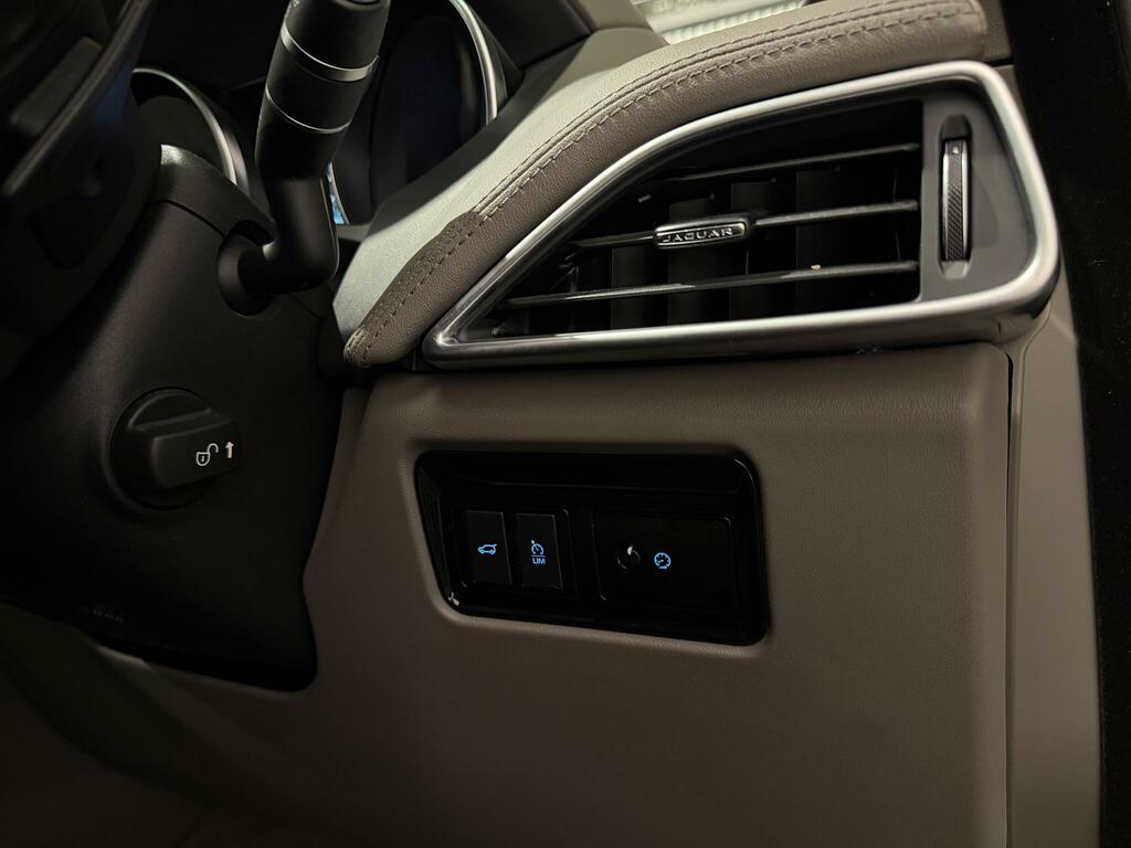 Jaguar F-Pace Portfolio Awd Red #23
