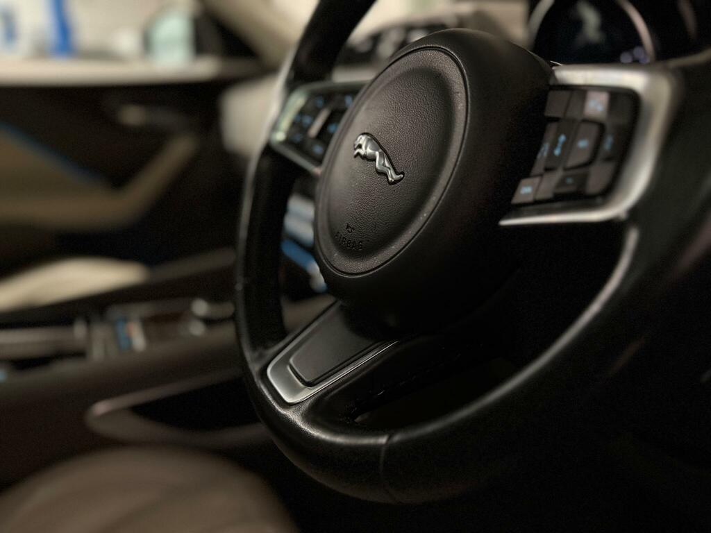 Jaguar F-Pace Portfolio Awd Red #26