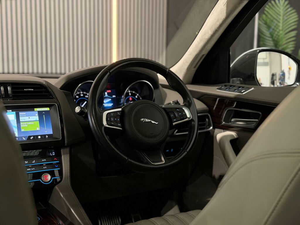Jaguar F-Pace Portfolio Awd Red #32