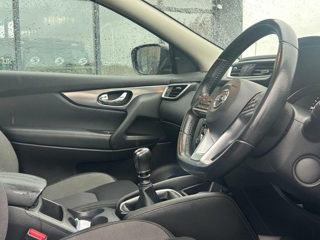 Nissan Qashqai 1.5 Dci N-connecta Euro 6 Ss Red