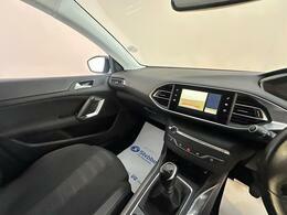 Peugeot 308 Hatchback White #42