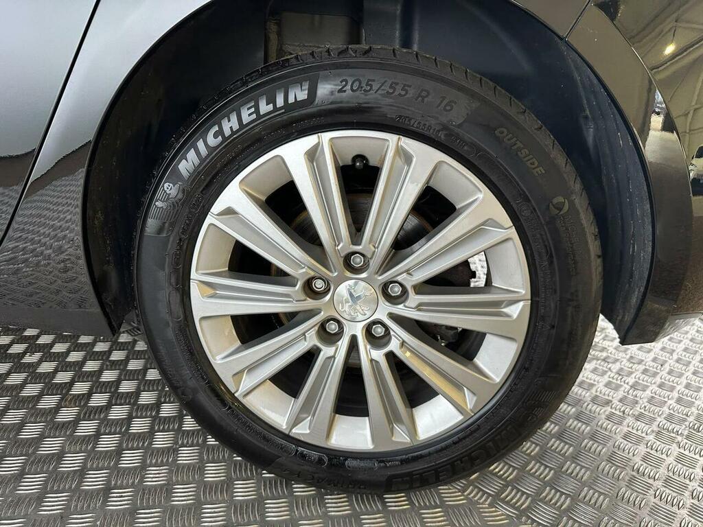 Peugeot 308 Hatchback White #24