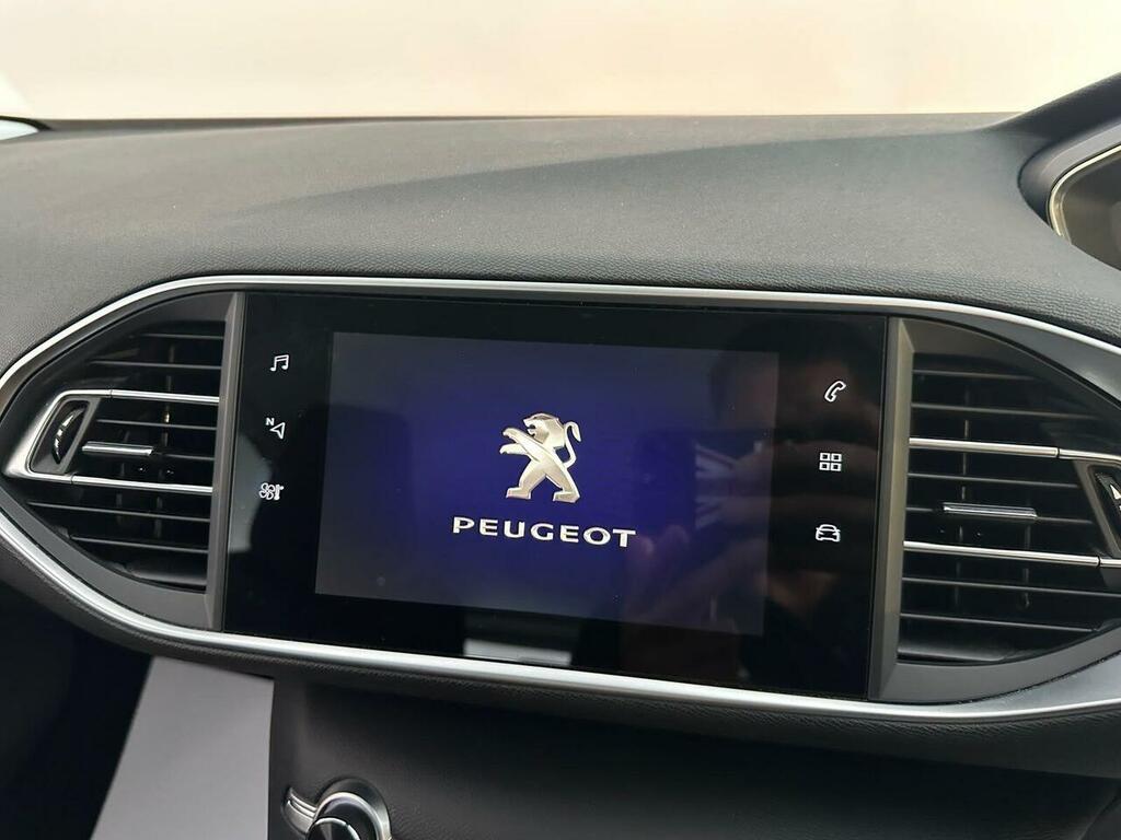 Peugeot 308 Hatchback White #9
