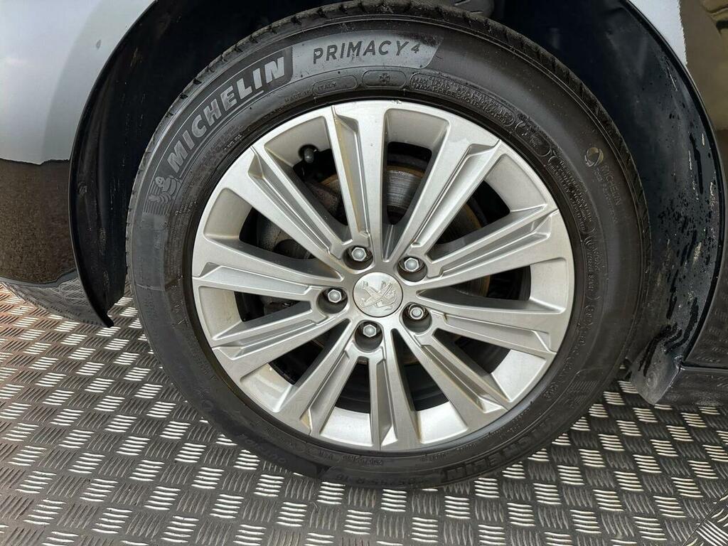 Peugeot 308 Hatchback White #25