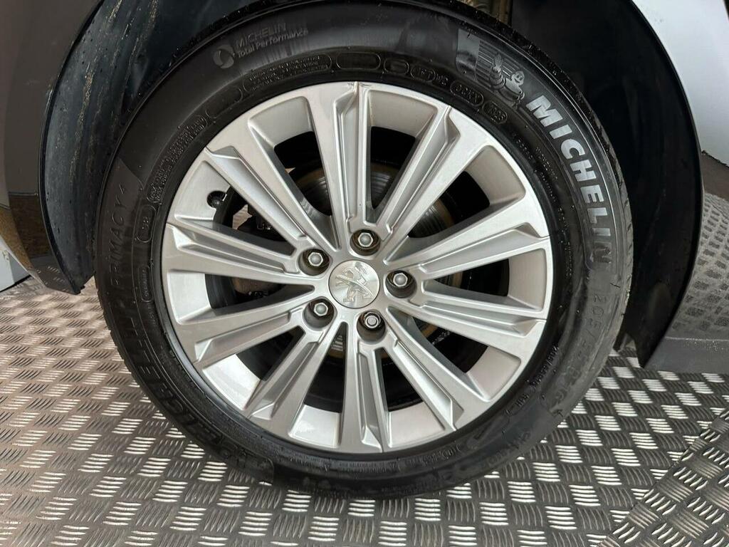 Peugeot 308 Hatchback White #27