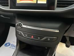 Peugeot 308 Hatchback White #37