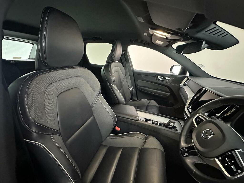 Volvo XC60 B5 P Awd Plus Dark Silver #8