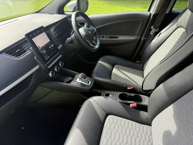 Renault Zoe I Iconic 135 Bhp White #7