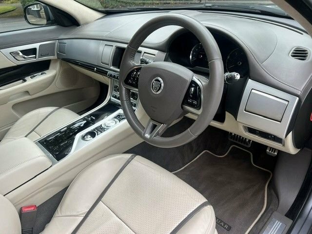 Jaguar XF S V6 Portfolio Sportbrake Grey #2