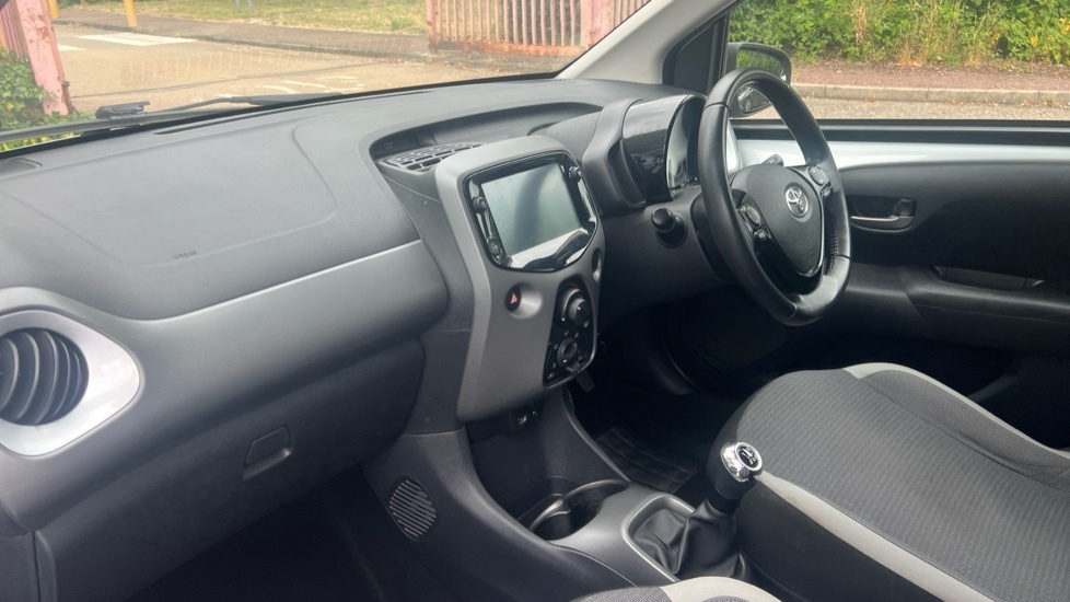 Toyota Aygo 1.0 Vvt-i X-play Euro 6 Safety Sense Silver #5
