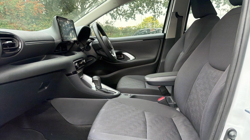 Toyota Yaris 1.5 Vvt-h Icon E-cvt Euro 6 Ss White #5