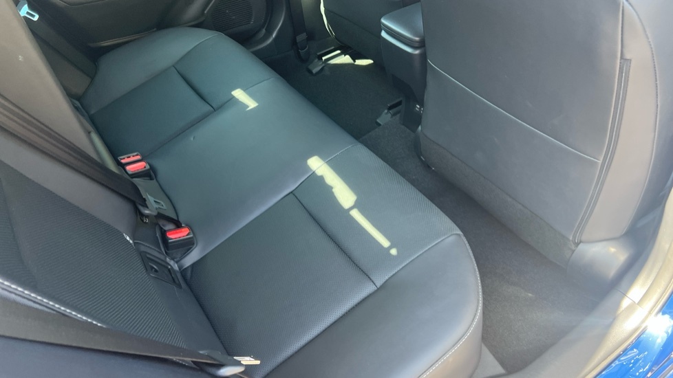 Toyota Prius Hatchback Silver #8