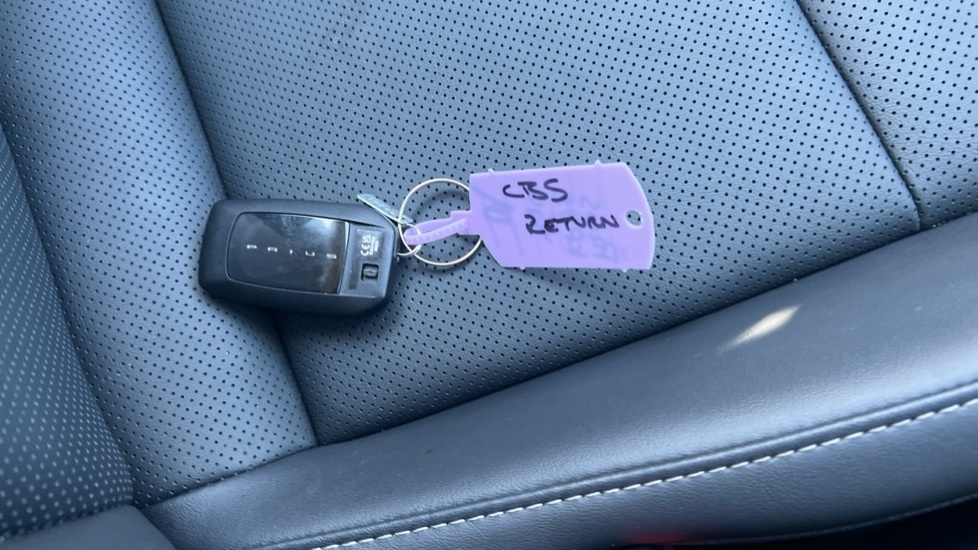 Toyota Prius Hatchback Silver #28