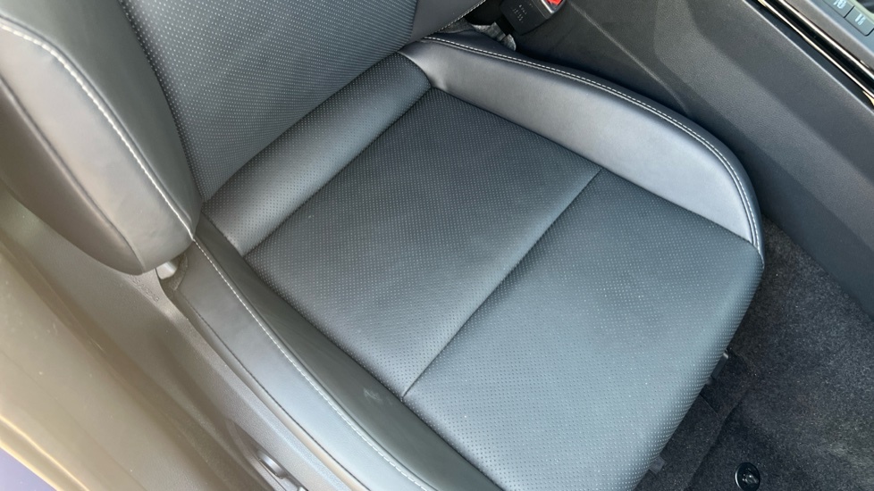 Toyota Prius Hatchback Silver #17