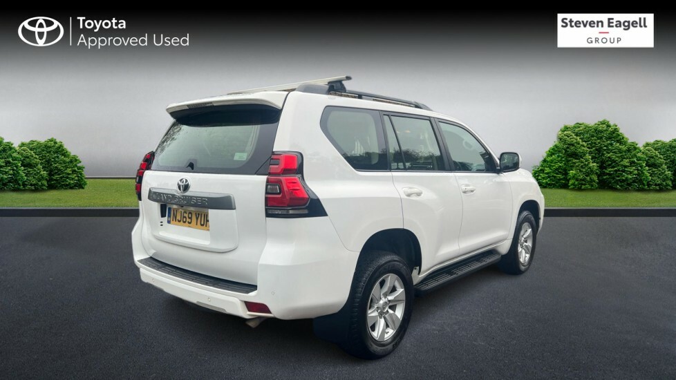 Toyota Land Cruiser 2.8D Active 4Wd Euro 6 7 Seat White #2